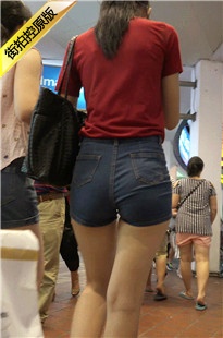 4K画质-xinggan深沟牛仔热裤美眉有魅力(附1080P版本) [1.99G/MP4]