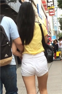 黄色T恤白色热裤长发女友[413M/MOV]