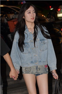 热裤美腿女盆友3A7352[1.58G]