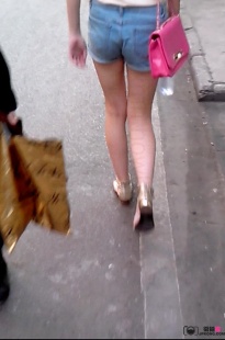 薄上衣牛仔热裤MM [80.1M/MP4]