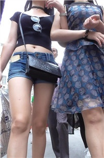 【纳兰xing急作品】难度街拍极品MM [MP4/392MB]