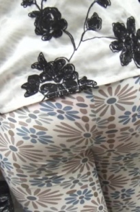 两个紧身弹力裤MM[192M/MP4]