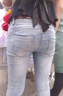 两极品小妹PG紧身材好[385M/MP4]