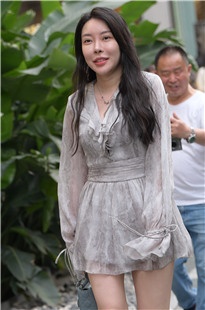 街拍连衣裙美腿小姐姐3A7596[1.51G]