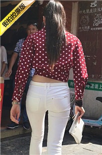 跟拍紧身白裤极品好身材圆润翘臀美眉[158M/MOV]