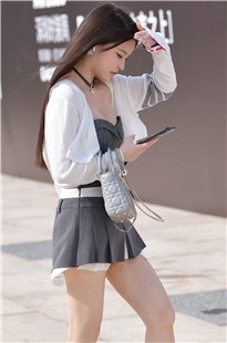 烈日炎炎，低胸小姐姐3A6559[811M]