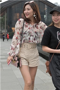 身材很棒的高跟美腿小姐姐3A528[1.21G]