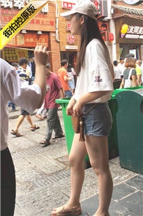 修长MT翘臀牛仔热裤长发妹子[295M/MOV]