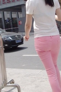 粉色紧身翘臀[51M/MP4]