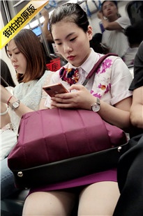 4K-地铁上气质空姐美女[571M/MP4]