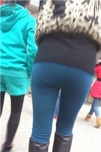 皮靴棉质紧身裤美眉当街提裤[209M/MTS]