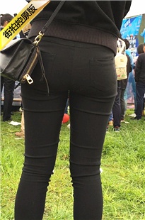 黑色紧身裤妹子极品圆润翘臀[741M/MOV]