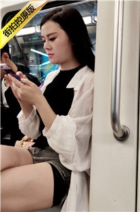 4K-地铁上的长发美腿美女[878M/MP4]