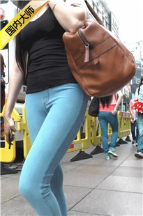 【幽明作品】 紧身浅蓝薄牛仔翘臀女人[MP4/836MB]