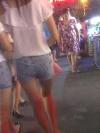 【刘大师作品】两个紧身热裤MM『极品控论坛首发』[87.7M/MOV]