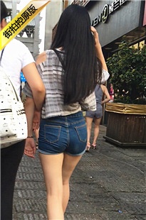 跟拍蓝色牛仔紧绷热裤极品圆润翘臀美眉[339M/MOV]