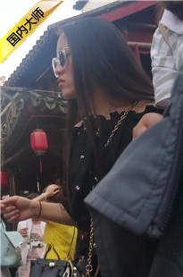 【雷神原创作品】墨镜蓝牛美女[MOV/1GB]