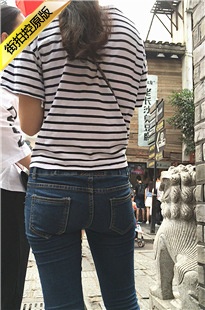 街拍蓝色紧身牛仔裤极品饱满翘臀美眉[267M/MOV]