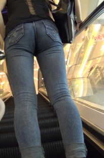 苗条好身材紧翘牛仔小妹[118M/MTS]