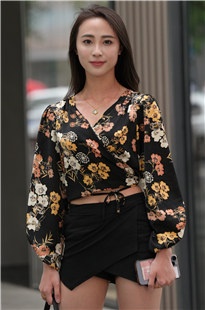 靓丽美腿小姐姐3A5958[2.2G]