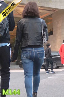 4K-街拍两个蓝色紧身牛仔裤极品长腿员翘臀美女M144[1.14G]