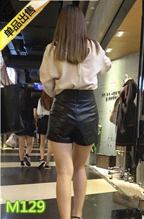 4K-两个黑色皮短裤美眉M129[714M]