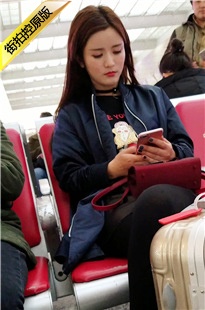 4K-候车的黑丝长腿漂亮极品美女[817M/MP4]