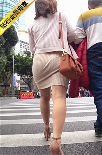 街拍娇小紧身裙翘臀高跟邻家女孩[1G/MP4]