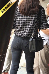 黑色紧身牛仔裤好身材翘臀美眉[257M/MOV]