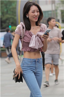 活泼爱笑的牛仔裤姐姐3A704[720M]