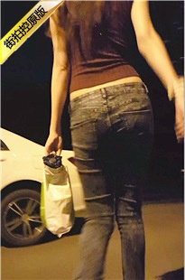 休闲长裤美胸漂亮美女和紧身牛仔裤长腿美女[509M/MP4]