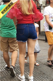 红衣极品紧身牛仔热裤紧臀美眉[325M/MOV]