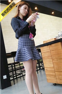 4K-花短裙肉丝极品金发高挑美女[700M/MP4]