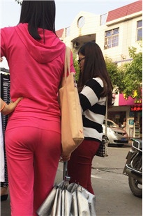 性感红裤长腿MM[167M/MOV]