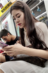 4K-街拍极品长发短裙美腿美女[941M/MP4]