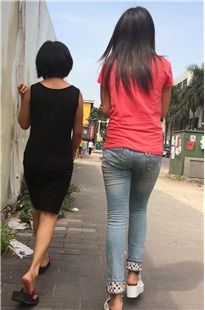 跟拍红衣紧牛美眉[169M/MOV]