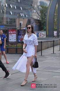 走路带风的美腿小姐姐3A3277[902M]