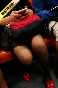 4K-街拍黑丝红色皮鞋美女[758M/MP4]