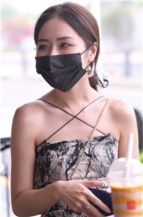 纤细丝袜美腿美女3A5504[2.71G]