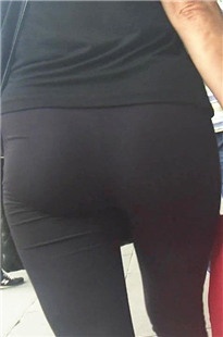 成熟熟妇的美臀打底裤简直无与伦比[257M/MP4]