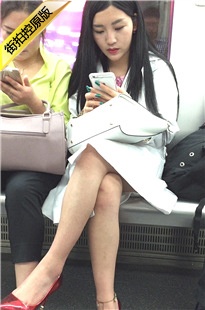 【醉爱作品】地铁上漂亮MT红高跟极品MM [246M/MOV]
