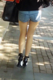 细腿高跟牛仔热裤MM [61.9M/MOV]