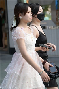 白皙美腿女孩3A4623[1.39G]