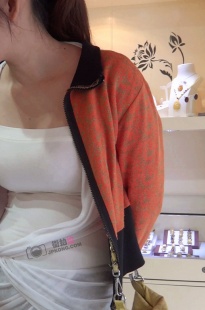 胸脯很丰富的MM[185M/MP4]