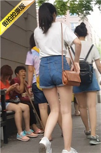 跟拍牛仔短裤长腿翘臀小妹[523M/MP4]