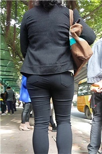 等车的黑裤[388M/MP4]