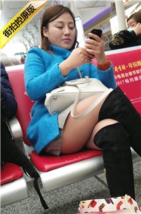 4K-火车站等车的肉丝灰色超短裙长发女人[983M/MP4]