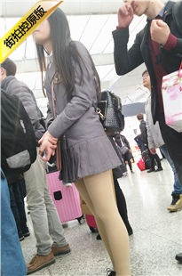 4K-火车站排队购票的制服超短裙肉丝美眉[619M/MP4]