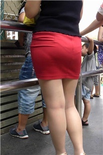 靠在栏杆上的丰满红色短裙肉丝MM[218M/MP4]