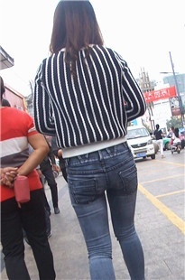 深灰色牛仔裤紧臀MM[110M/MP4]